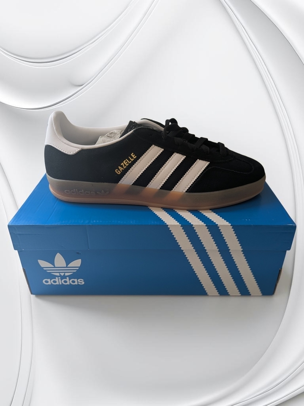 NWT Adidas Gazelle Mens Black White Suede Gum Sole Sneaker Size 8